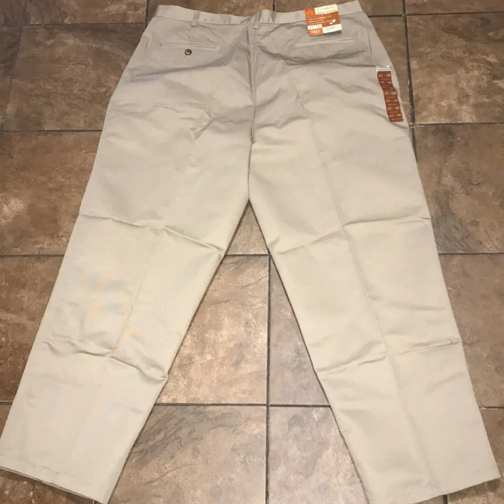 NWT Men’s Crossbow Khakis